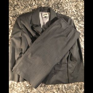 Kasper 2 Piece Skirt Suit Gray Size 18